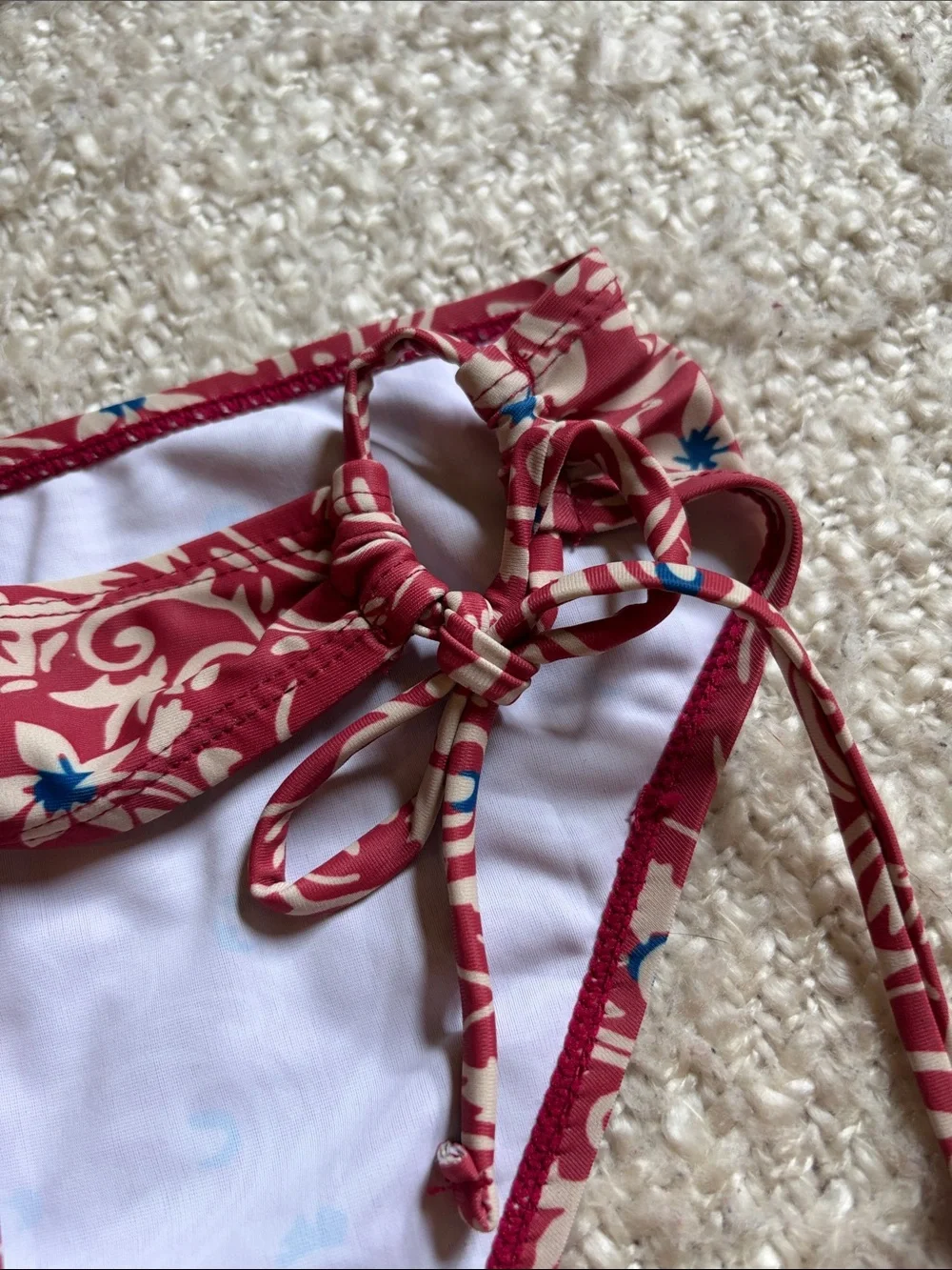 🥀 SHEIN WOMENS SIZE MEDIUM RED FLORAL BALCONETTE TOP BIKINI
